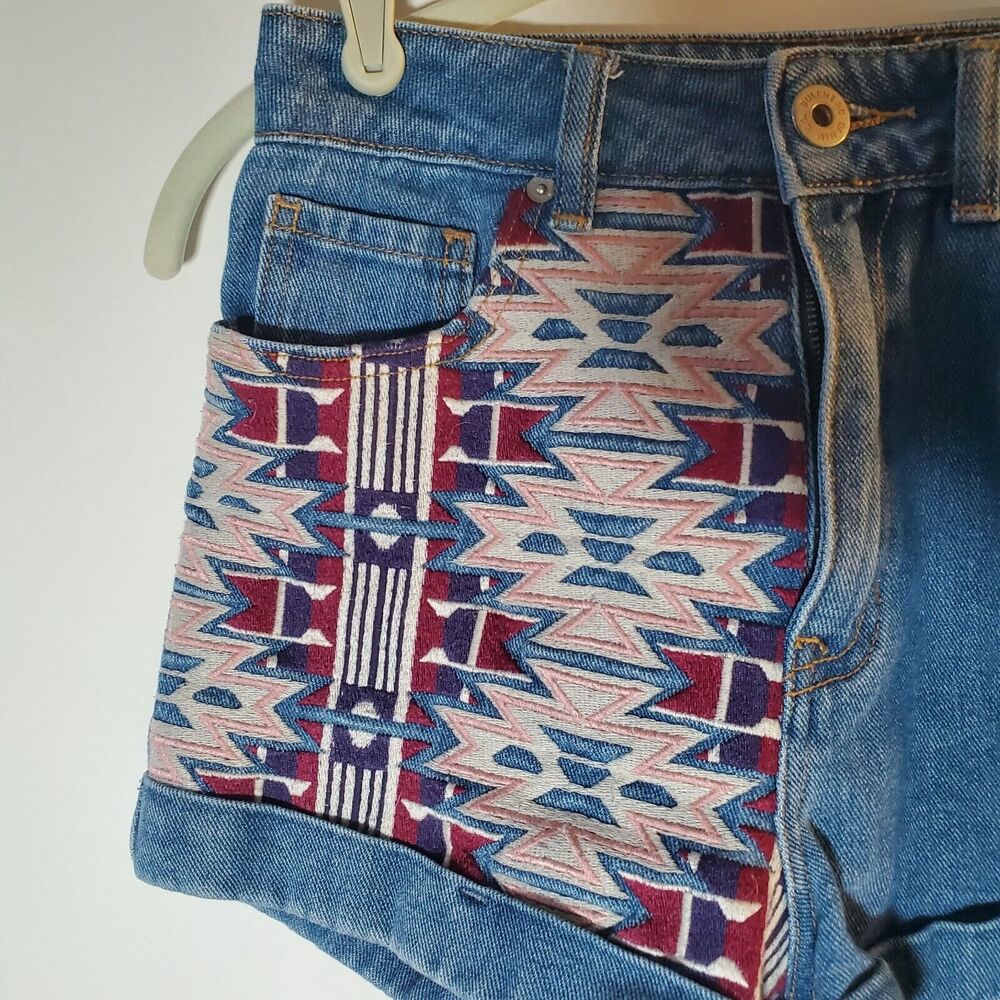 BULLHEAD Denim Co. MOM Short Southwest Embroidered Size 5 Coastal Cowgirl Boho